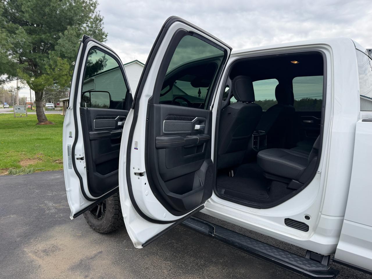 RAM 2500 Big Horn 4x4 Crew Cab 6'4" Box 2020