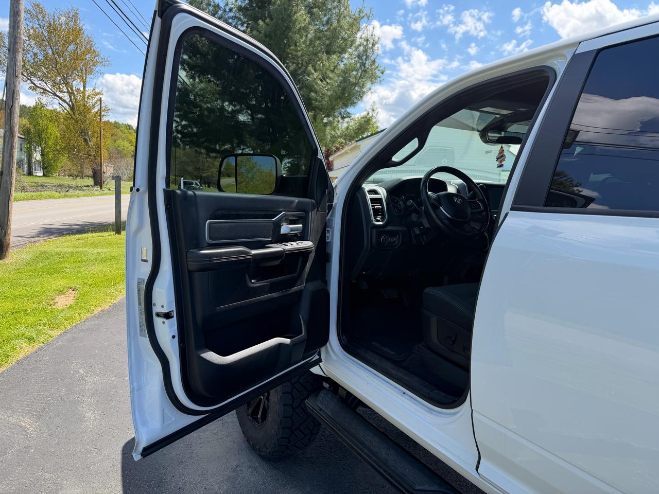 RAM 2500 Big Horn 4x4 Crew Cab 6'4" Box 2020