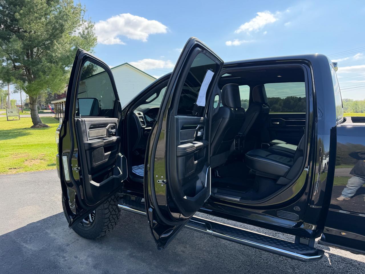 RAM 2500 Laramie 4x4 Crew Cab 6'4" Box 2022