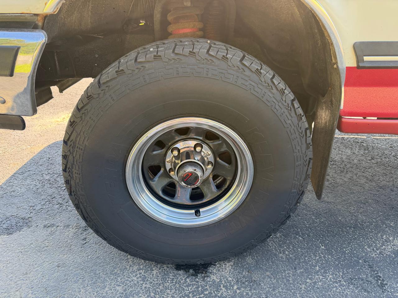 Ford F-150 Styleside 117" WB 4WD 1991