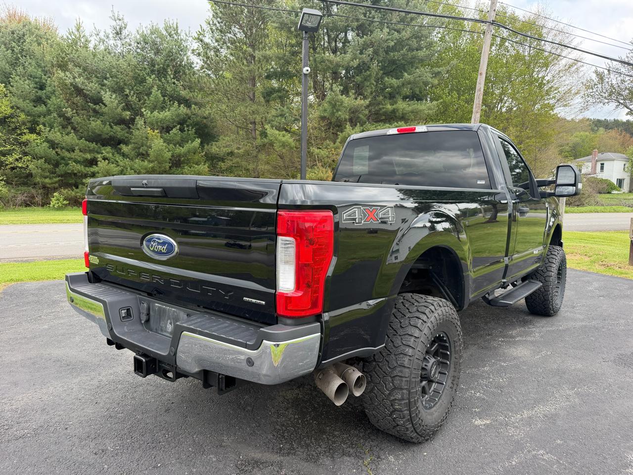 Ford Super Duty F-350 SRW XLT 4WD Reg Cab 8' Box 2017