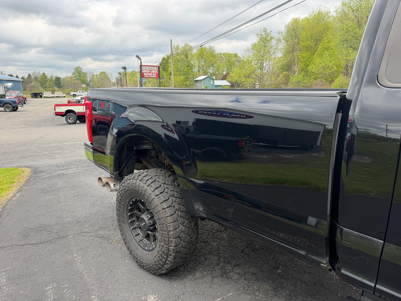 Ford Super Duty F-350 SRW XLT 4WD Reg Cab 8' Box 2017