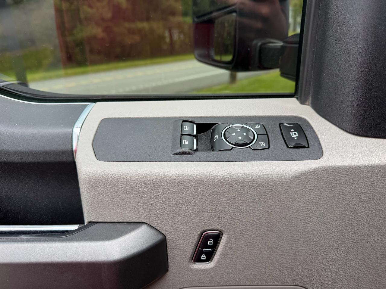 Ford Super Duty F-350 SRW XLT 4WD Reg Cab 8' Box 2017