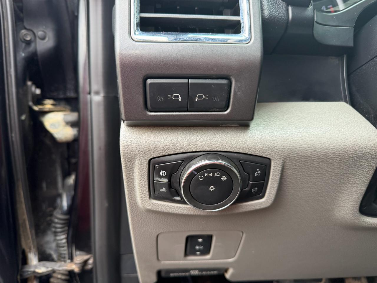 Ford Super Duty F-350 SRW XLT 4WD Reg Cab 8' Box 2017