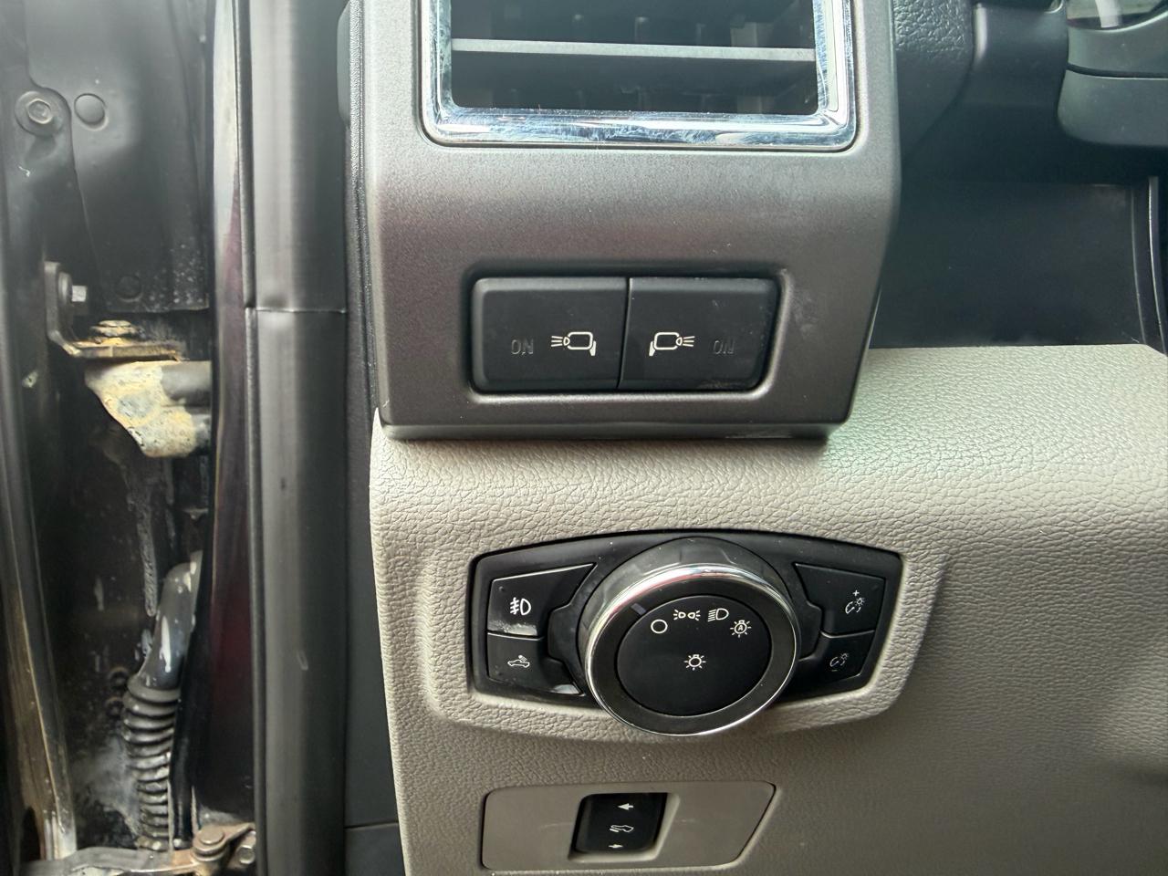 Ford Super Duty F-350 SRW XLT 4WD Reg Cab 8' Box 2017