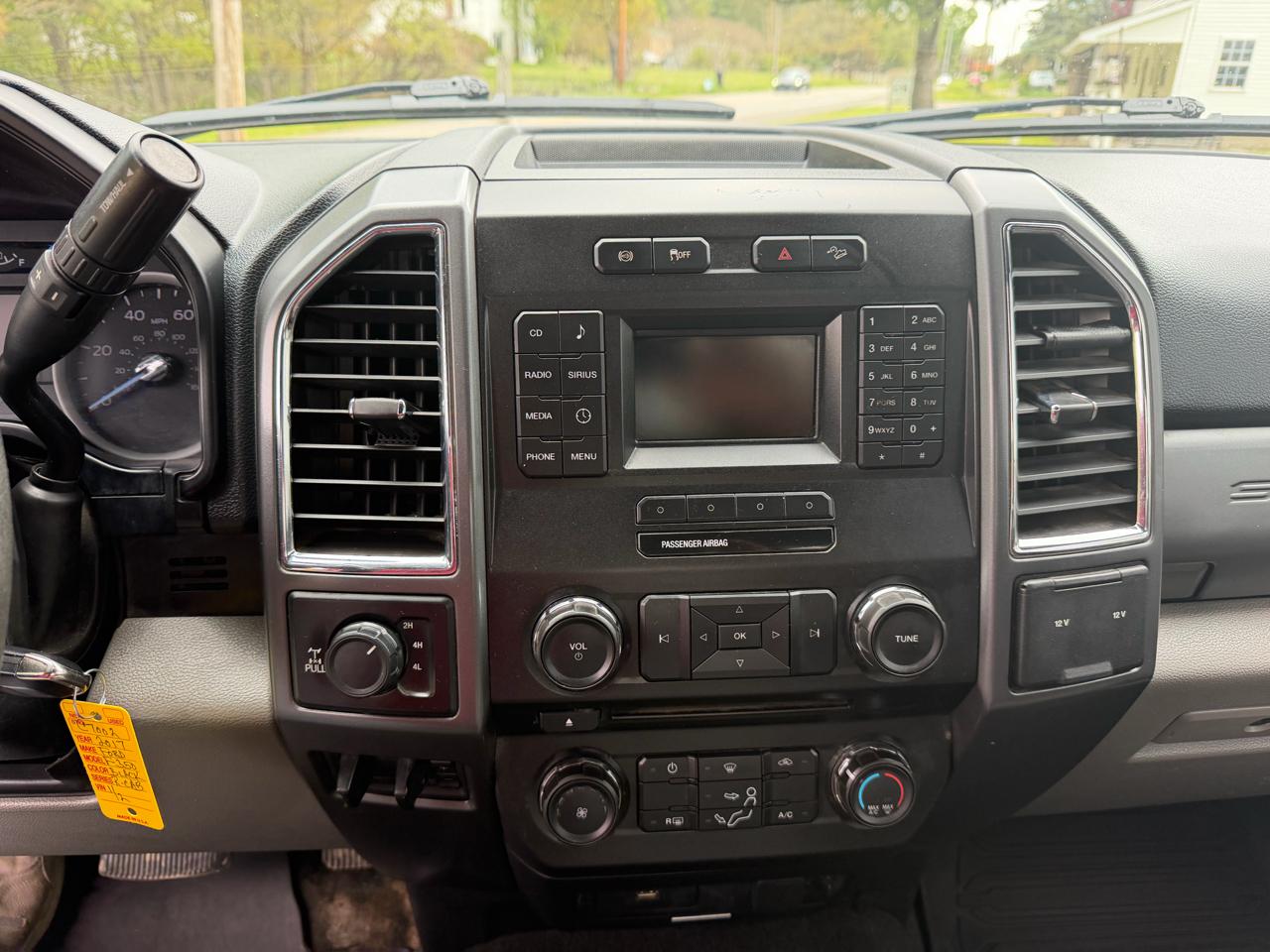 Ford Super Duty F-350 SRW XLT 4WD Reg Cab 8' Box 2017