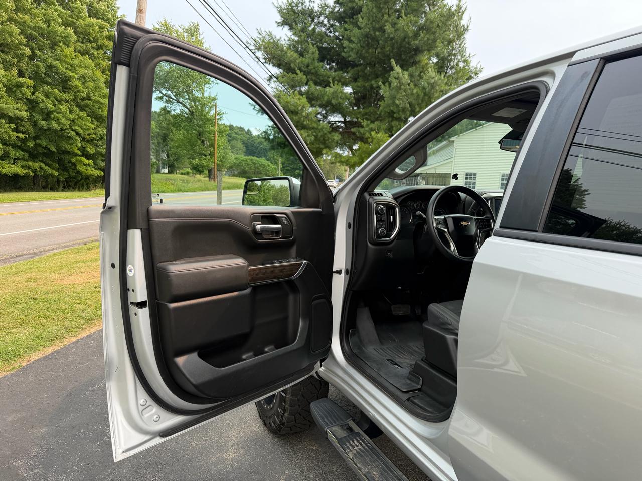 Chevrolet Silverado 1500 4WD Crew Cab 147" LT 2019