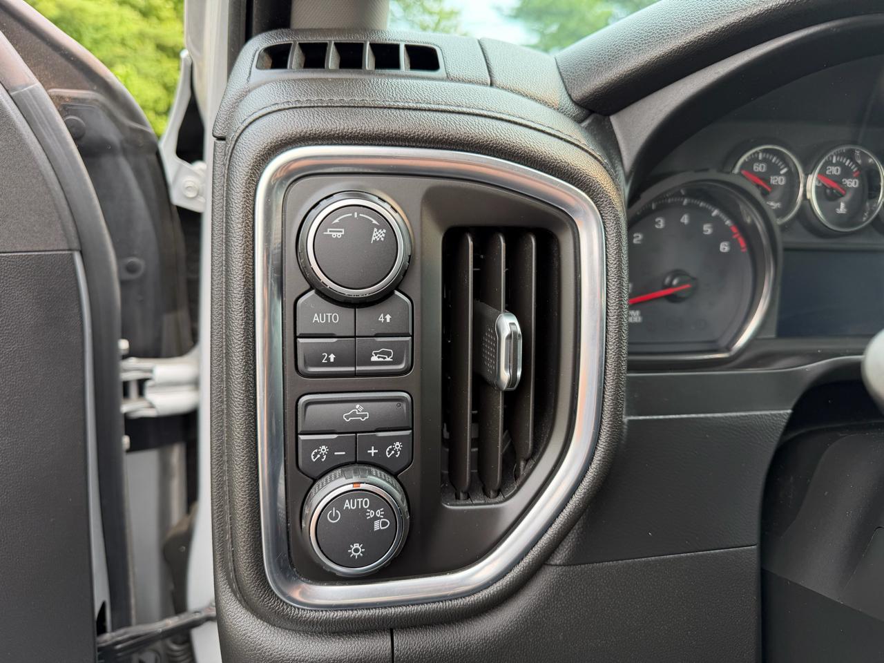 Chevrolet Silverado 1500 4WD Crew Cab 147" LT 2019
