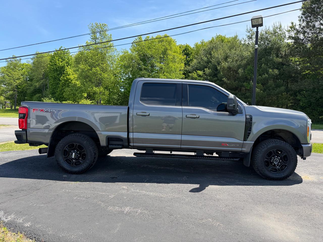 Ford Super Duty F-250 SRW 4WD Crew Cab 156" XLT 2023