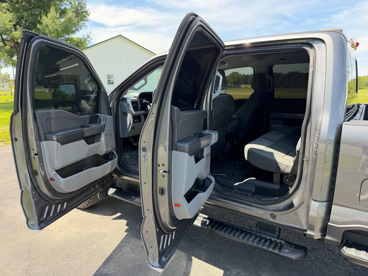 Ford Super Duty F-250 SRW 4WD Crew Cab 156" XLT 2023