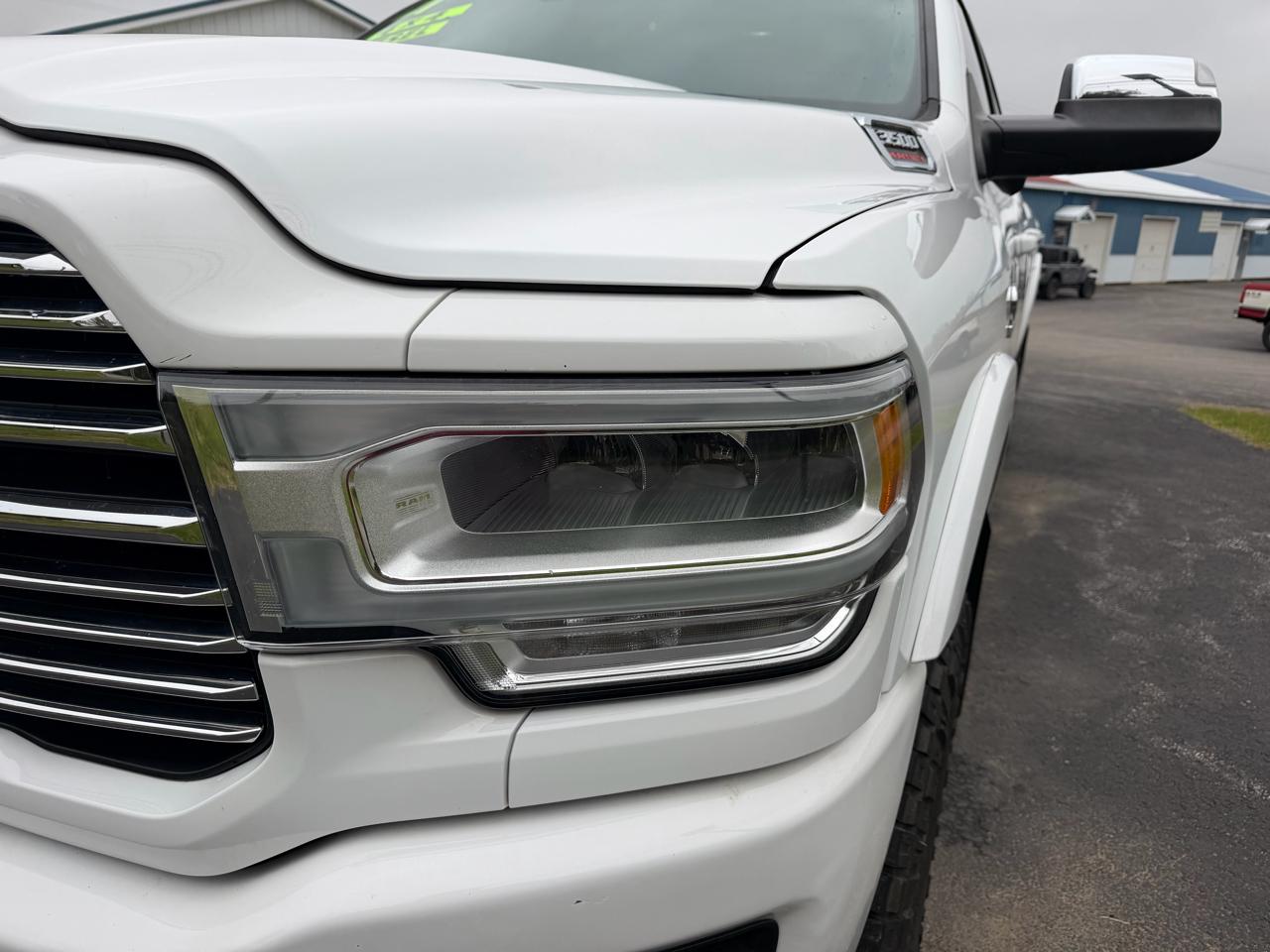 RAM 3500 Laramie 4x4 Crew Cab 8' Box 2021