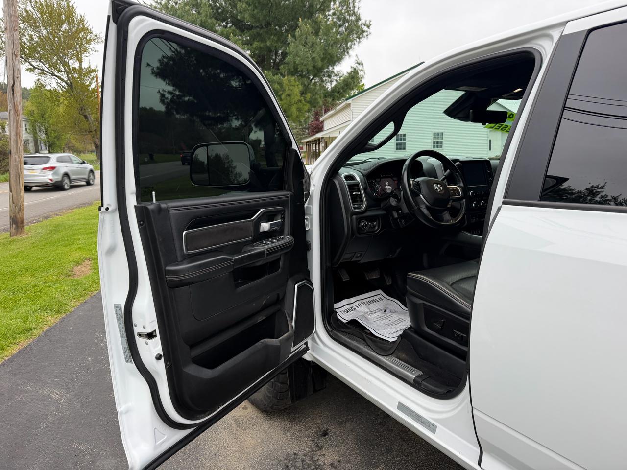 RAM 3500 Laramie 4x4 Crew Cab 8' Box 2021