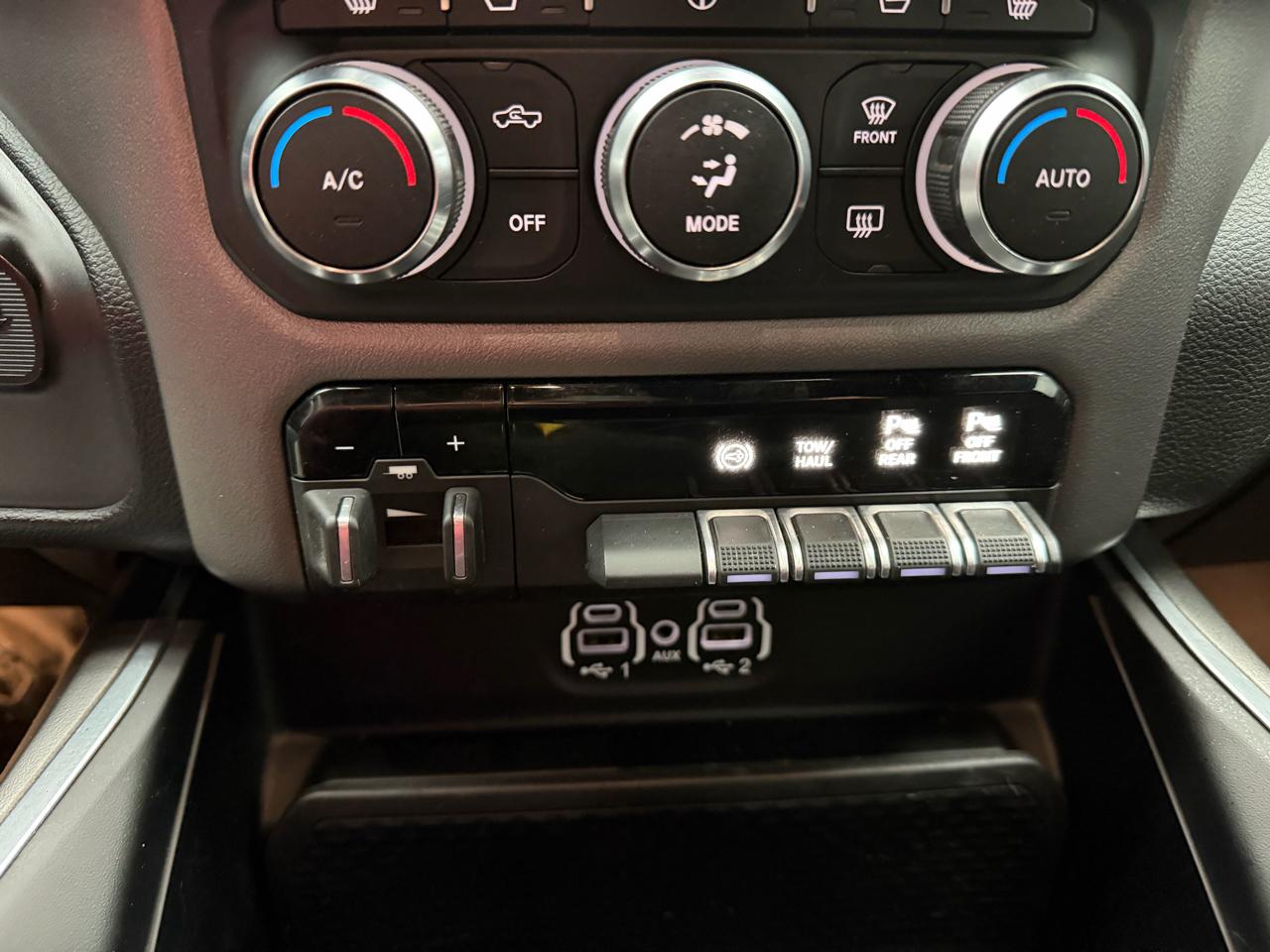 RAM 3500 Laramie 4x4 Crew Cab 8' Box 2021