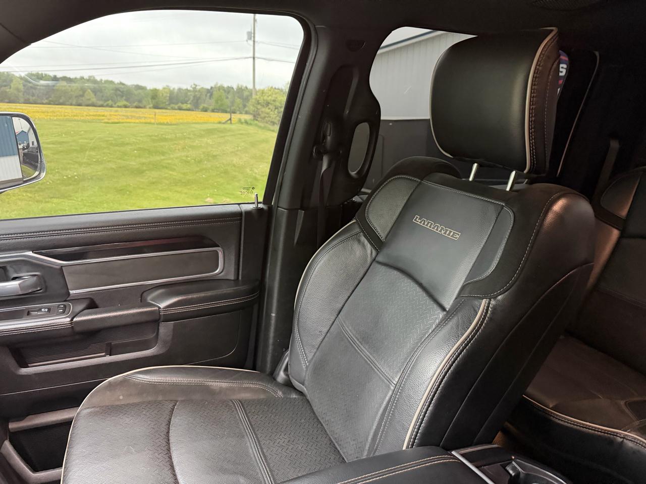 RAM 3500 Laramie 4x4 Crew Cab 8' Box 2021