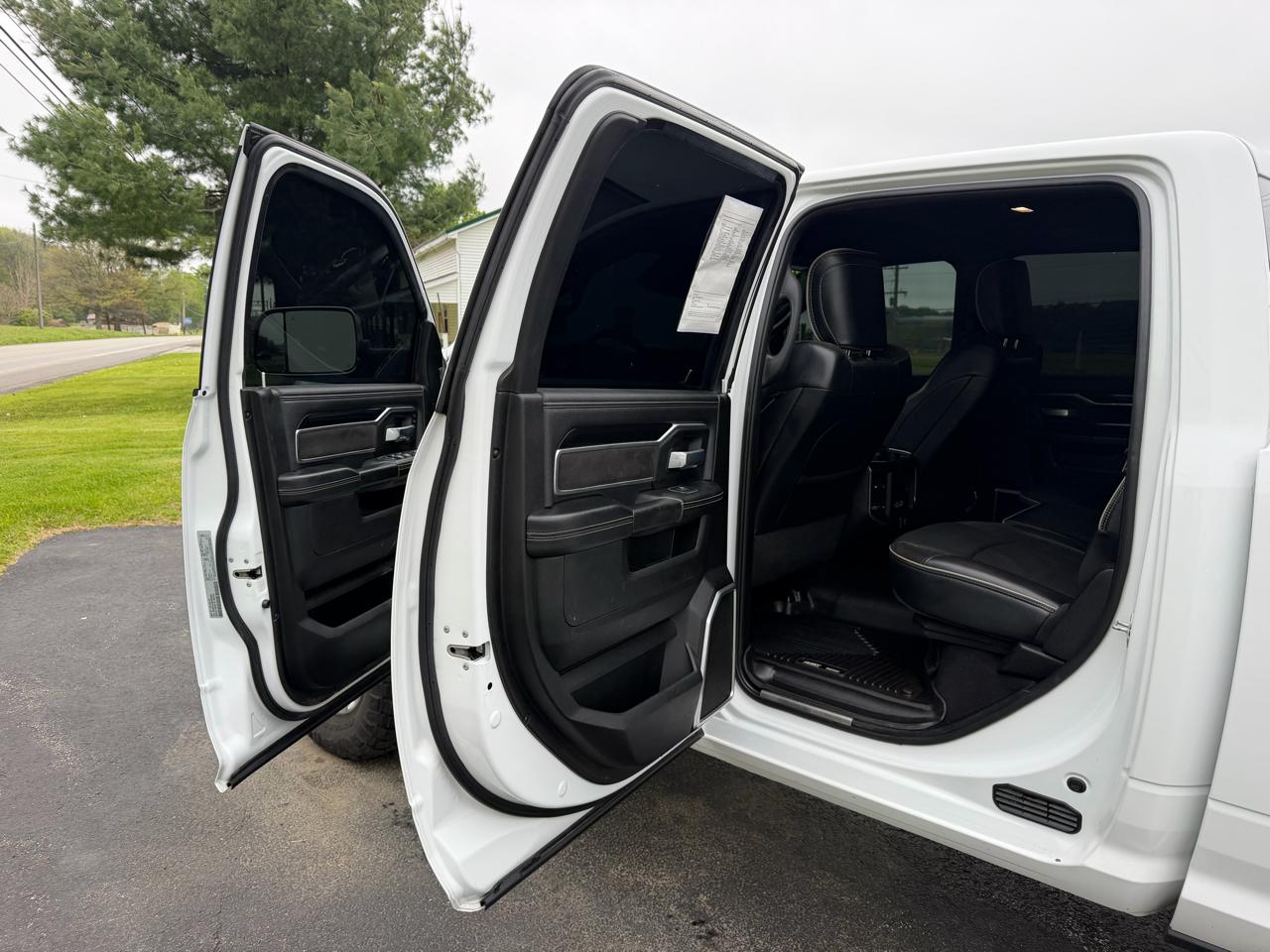 RAM 3500 Laramie 4x4 Crew Cab 8' Box 2021