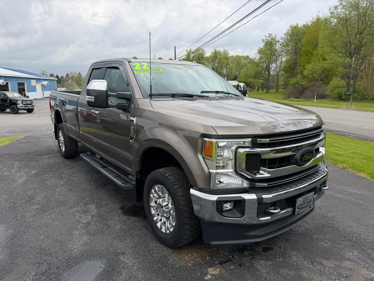 Ford Super Duty F-250 SRW XLT 4WD SuperCab 8' Box 2022