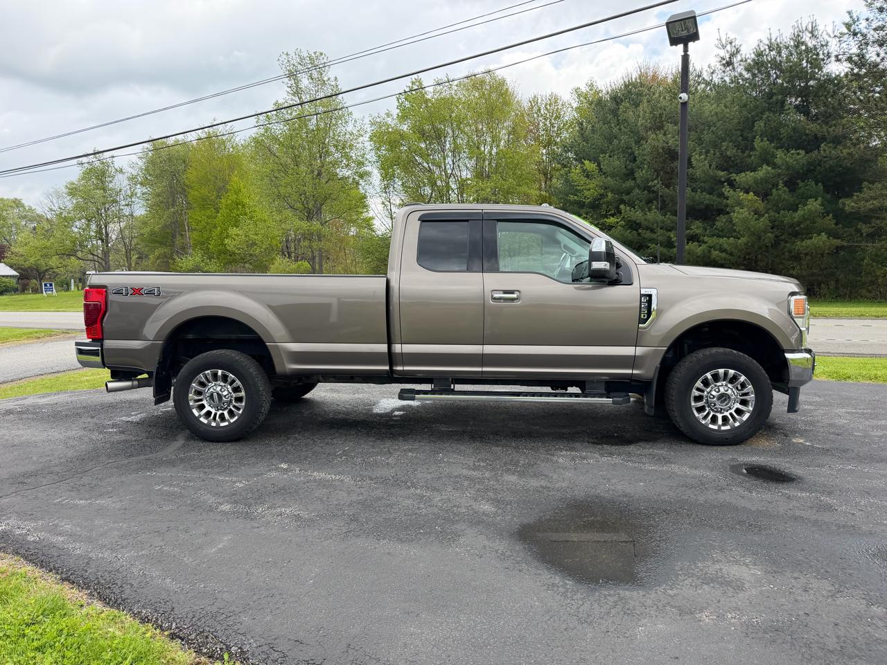 Ford Super Duty F-250 SRW XLT 4WD SuperCab 8' Box 2022