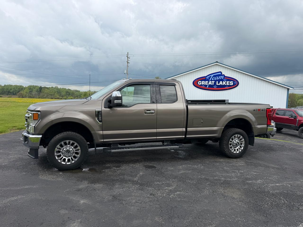 Ford Super Duty F-250 SRW XLT 4WD SuperCab 8' Box 2022