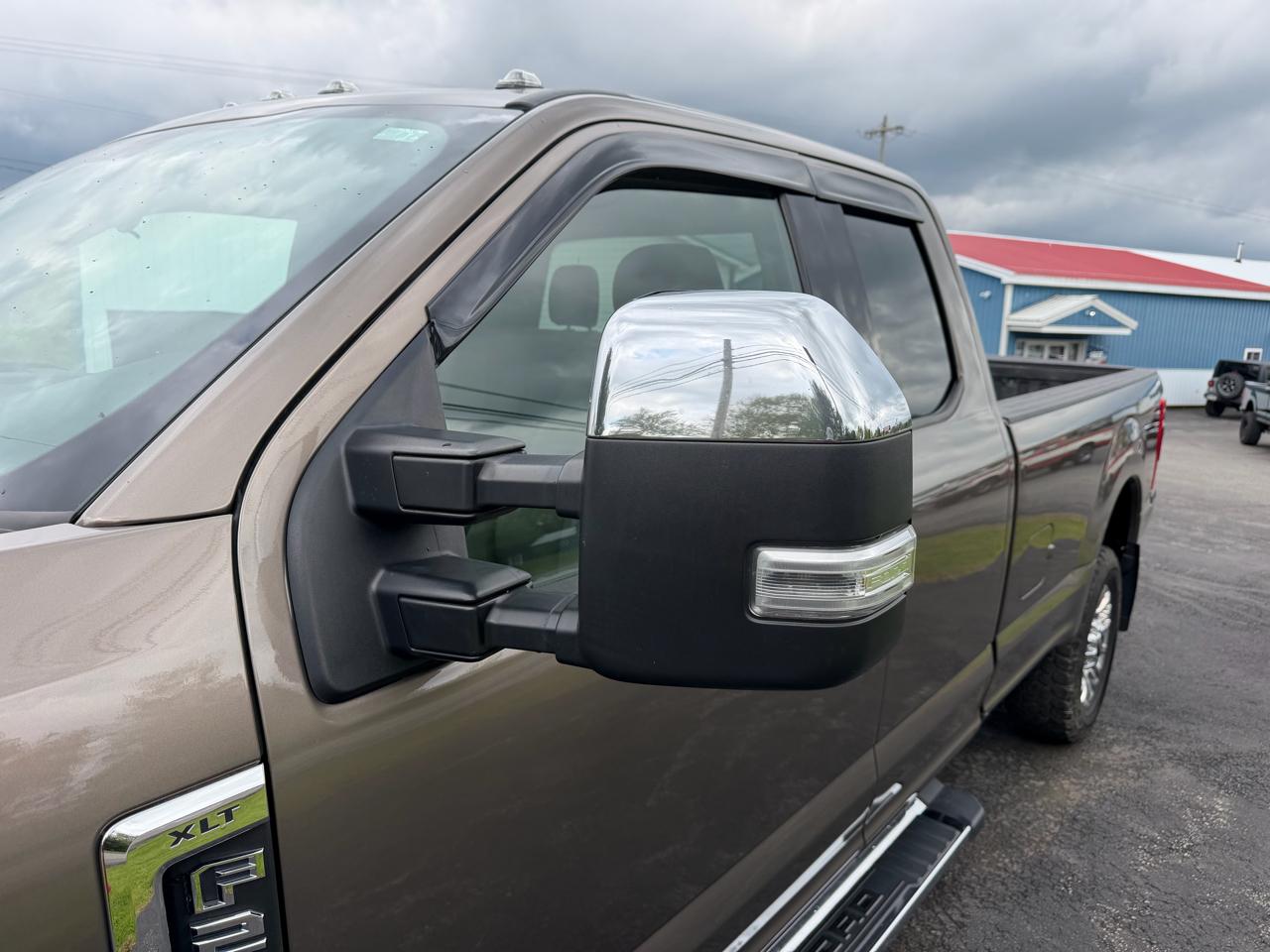 Ford Super Duty F-250 SRW XLT 4WD SuperCab 8' Box 2022