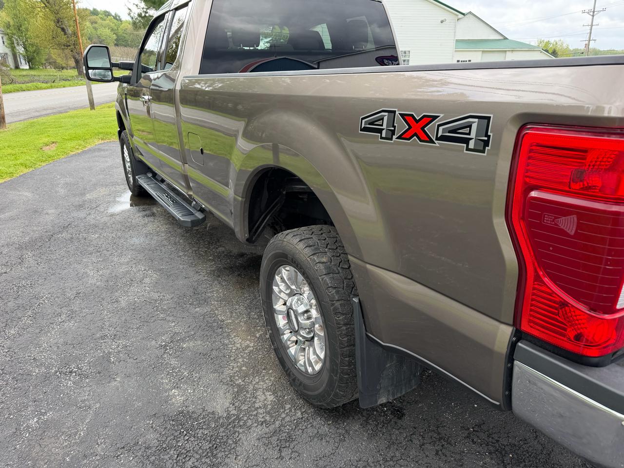 Ford Super Duty F-250 SRW XLT 4WD SuperCab 8' Box 2022
