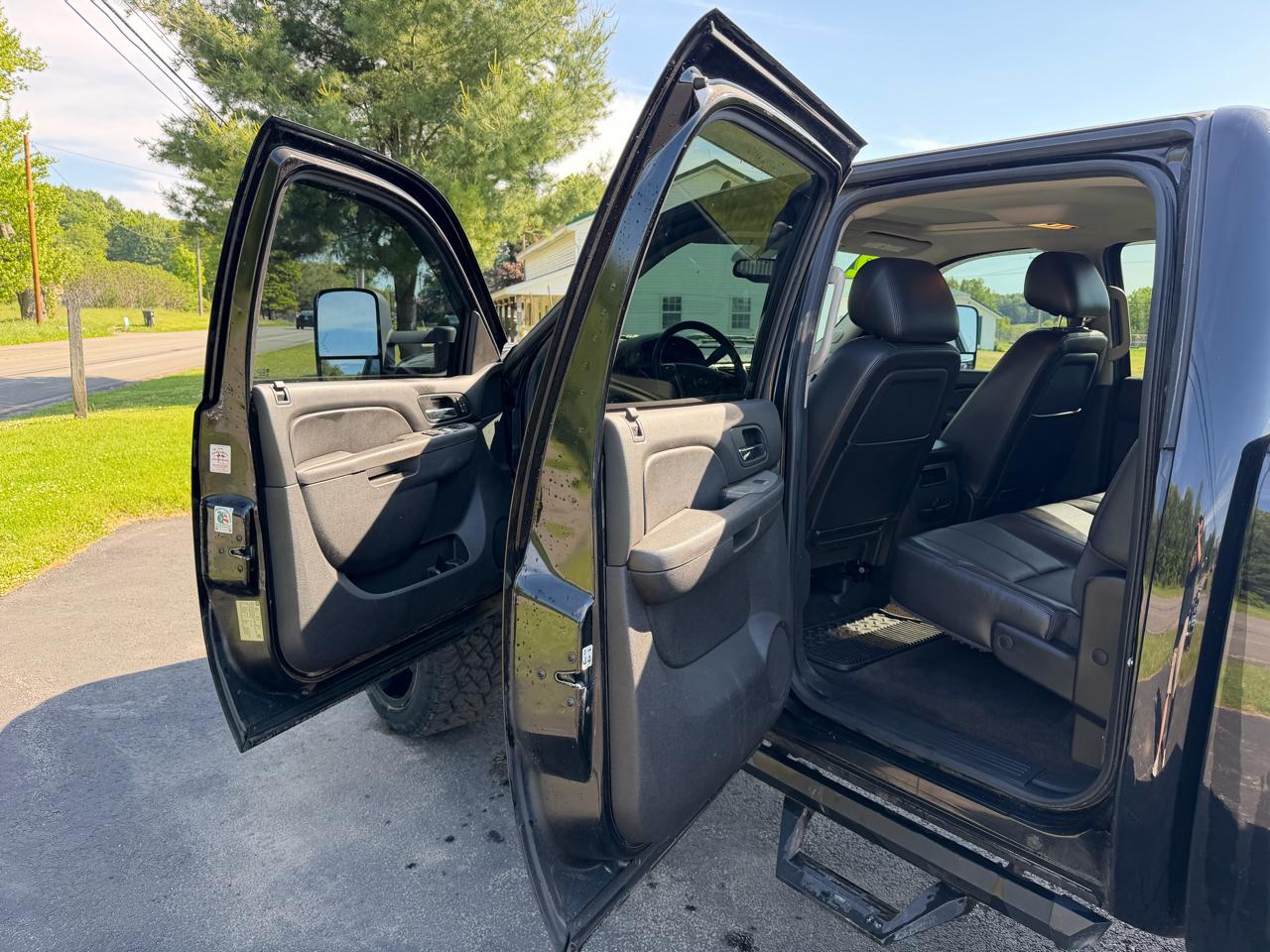 Chevrolet Silverado 2500HD 4WD Crew Cab 153.7" LTZ 2012