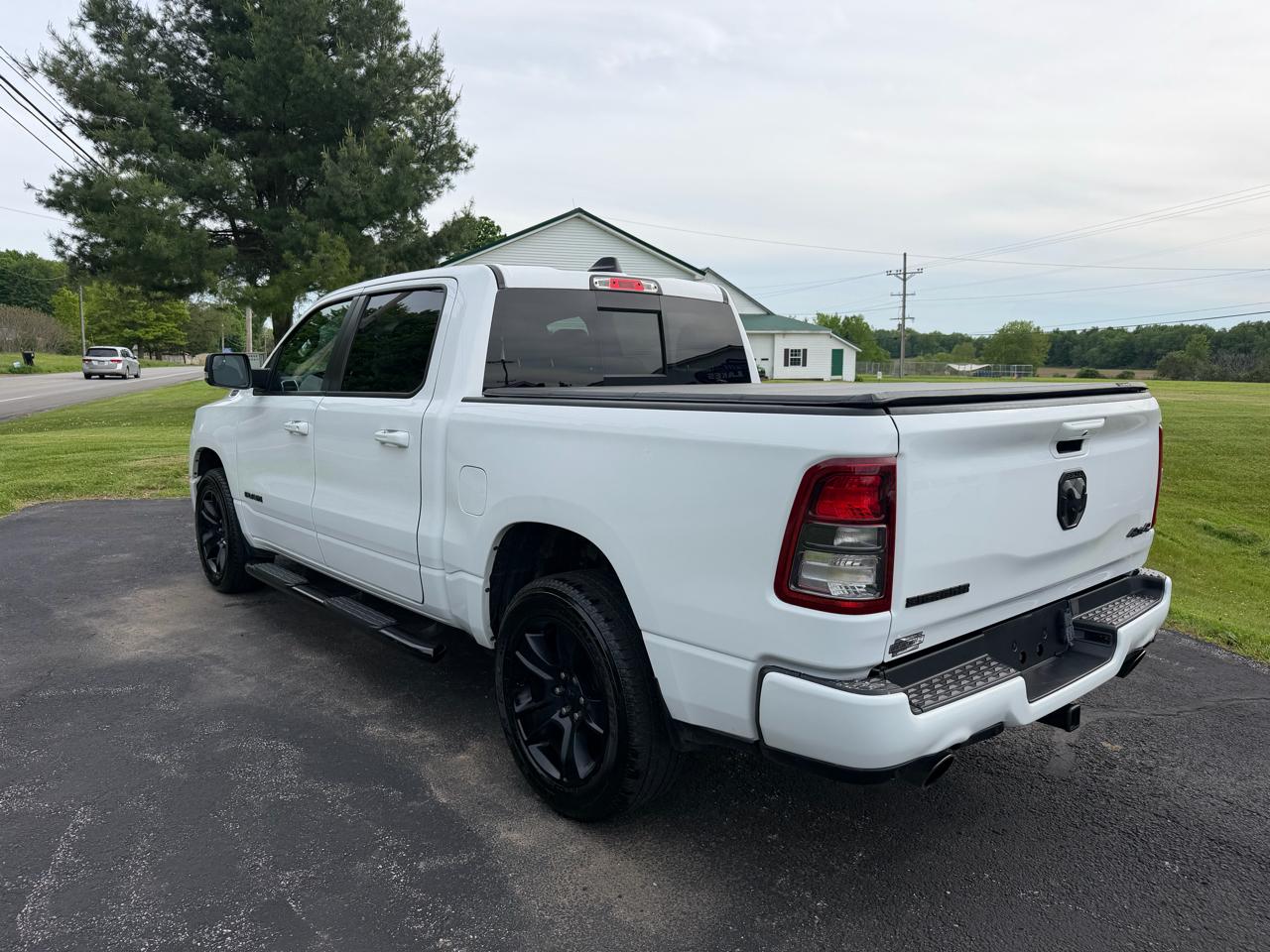 RAM 1500 Big Horn 4x4 Crew Cab 5'7" Box 2022