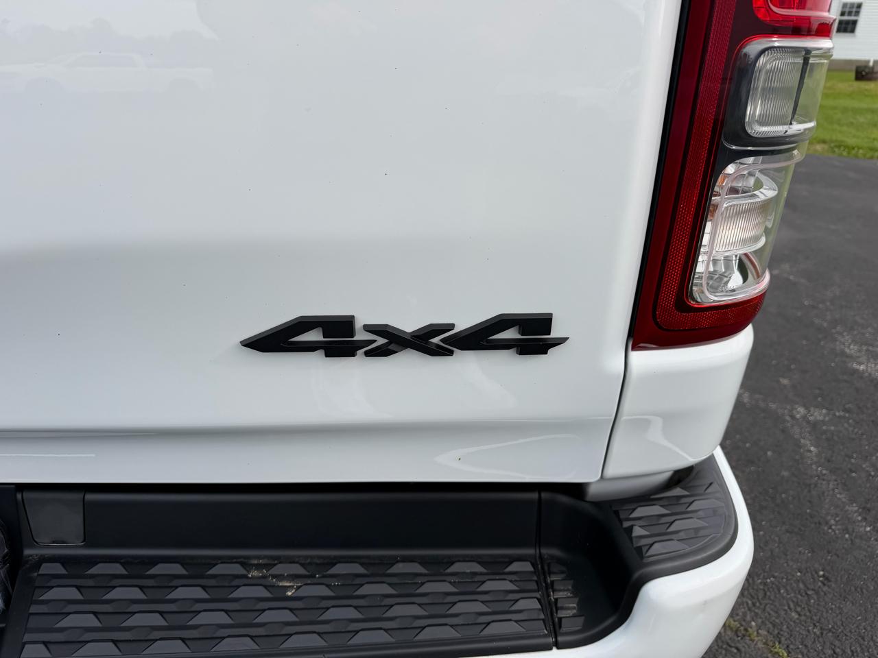 RAM 1500 Big Horn 4x4 Crew Cab 5'7" Box 2022