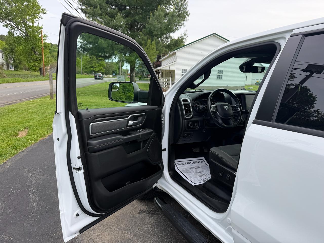 RAM 1500 Big Horn 4x4 Crew Cab 5'7" Box 2022
