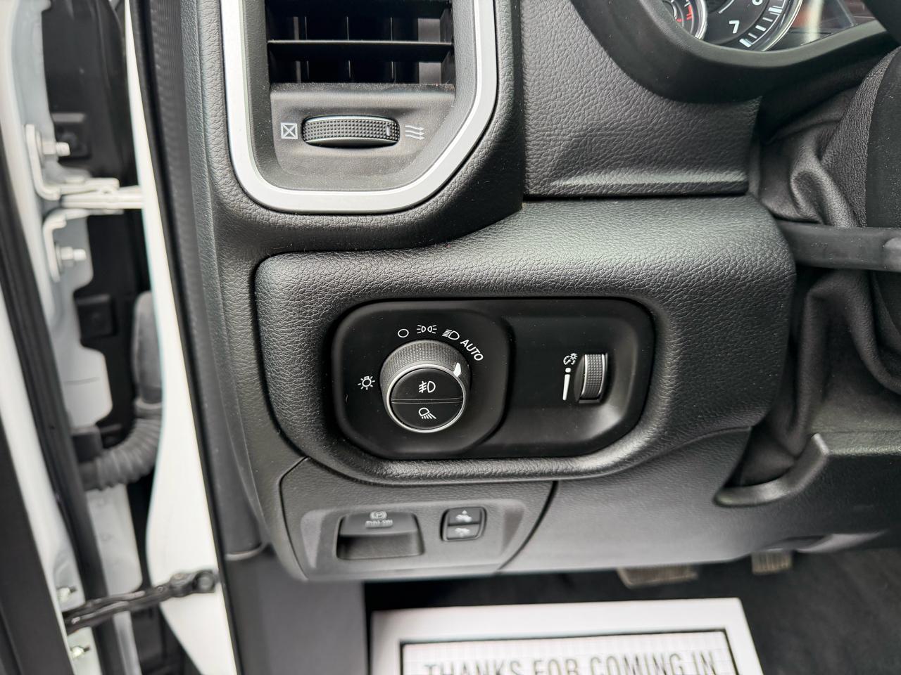 RAM 1500 Big Horn 4x4 Crew Cab 5'7" Box 2022