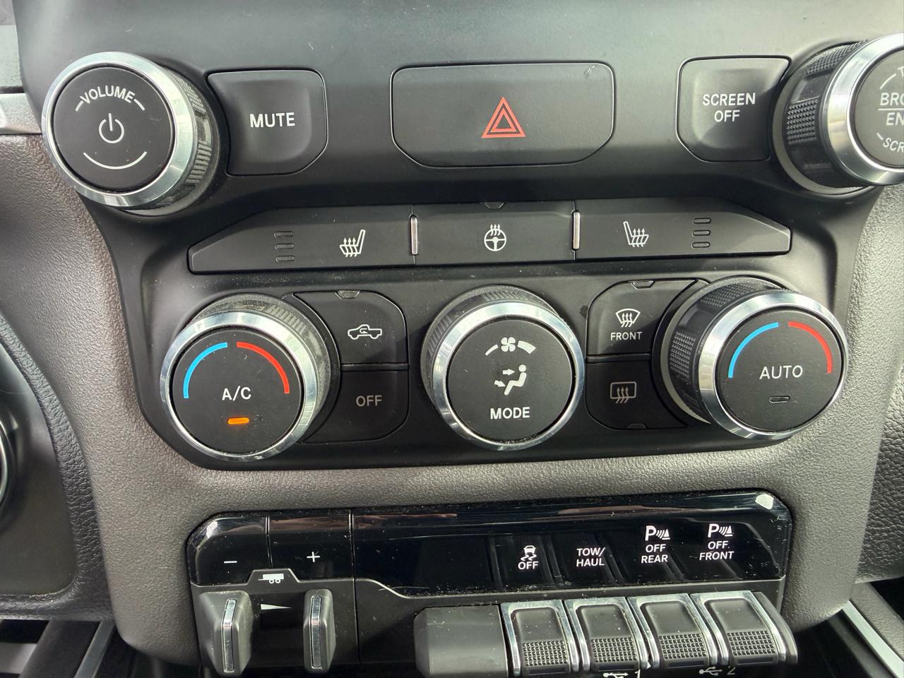 RAM 1500 Big Horn 4x4 Crew Cab 5'7" Box 2022