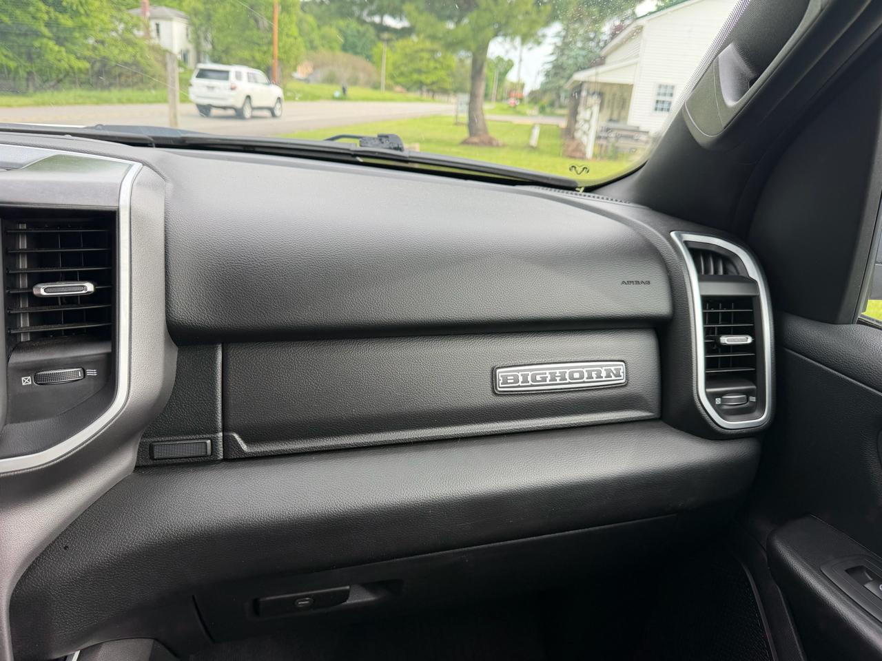 RAM 1500 Big Horn 4x4 Crew Cab 5'7" Box 2022