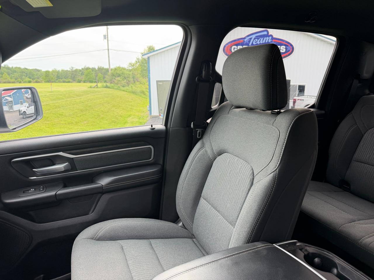 RAM 1500 Big Horn 4x4 Crew Cab 5'7" Box 2022