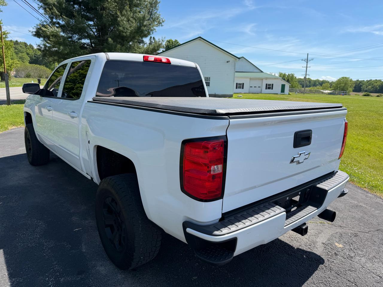 Chevrolet Silverado 1500 4WD Crew Cab 143.5" LT w/2LT 2017