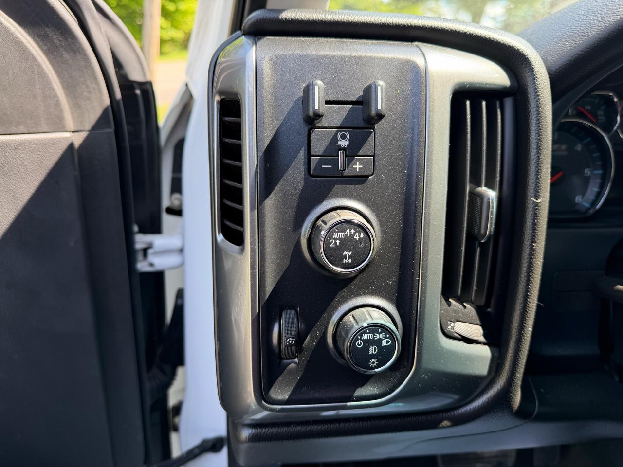 Chevrolet Silverado 1500 4WD Crew Cab 143.5" LT w/2LT 2017