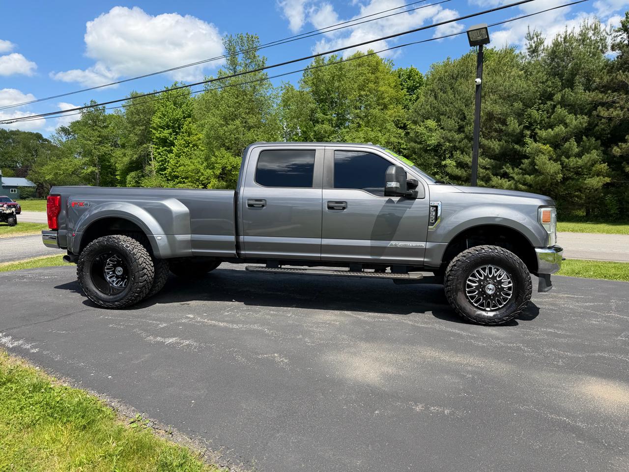 Ford Super Duty F-350 DRW XL 4WD Crew Cab 8' Box 2021