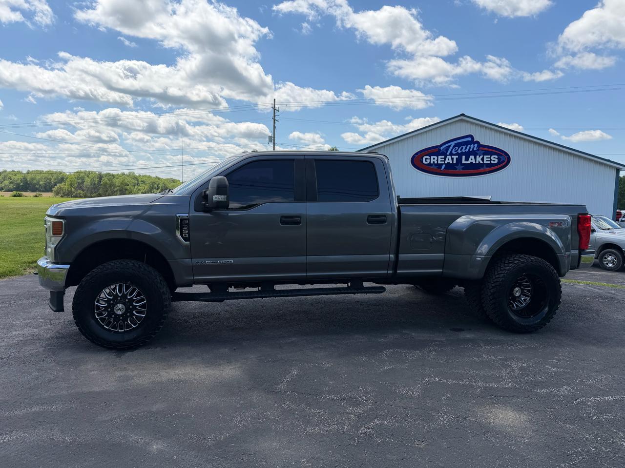 Ford Super Duty F-350 DRW XL 4WD Crew Cab 8' Box 2021