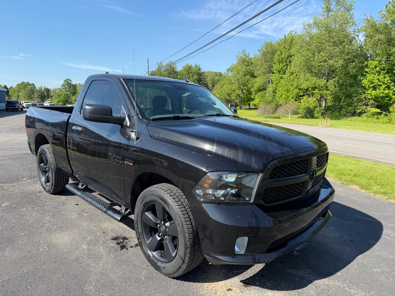 RAM 1500 Express 4x4 Regular Cab 6'4" Box 2017