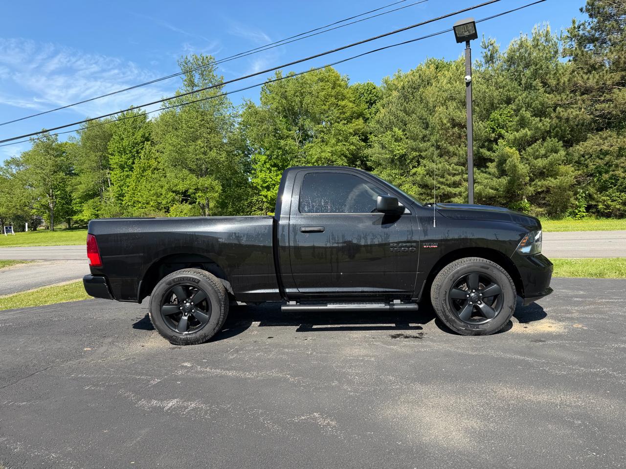 RAM 1500 Express 4x4 Regular Cab 6'4" Box 2017