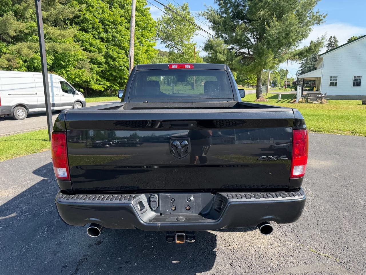 RAM 1500 Express 4x4 Regular Cab 6'4" Box 2017