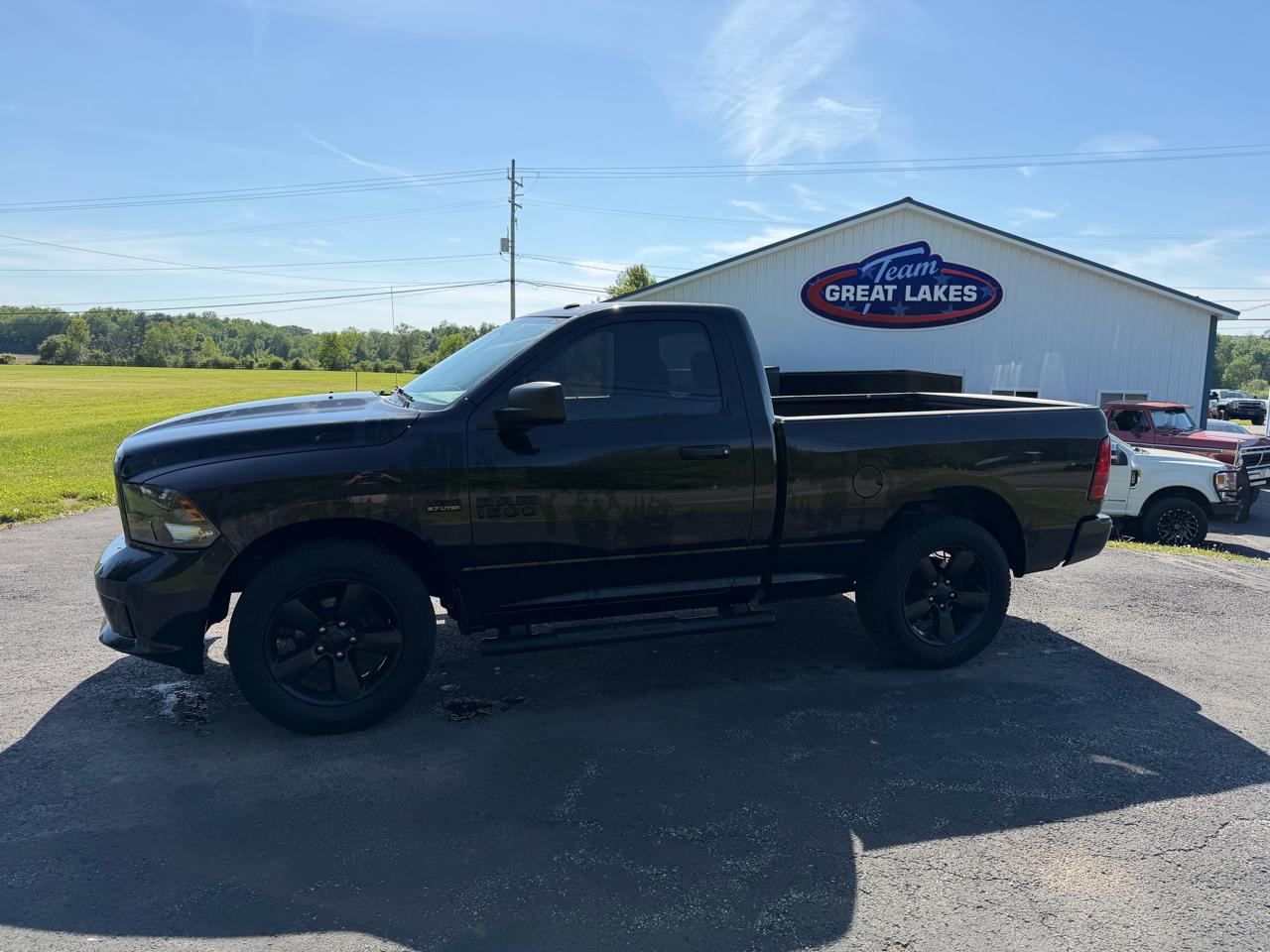 RAM 1500 Express 4x4 Regular Cab 6'4" Box 2017
