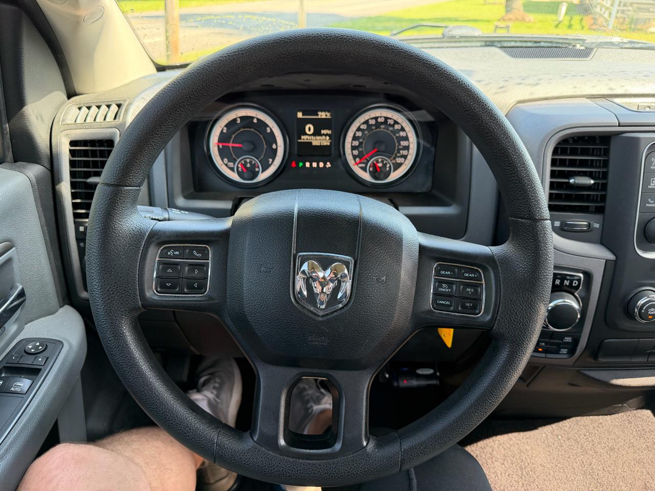 RAM 1500 Express 4x4 Regular Cab 6'4" Box 2017