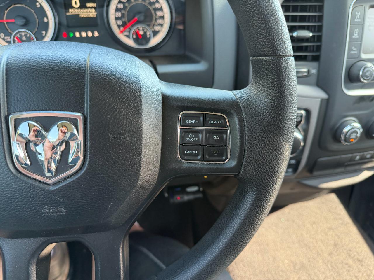 RAM 1500 Express 4x4 Regular Cab 6'4" Box 2017