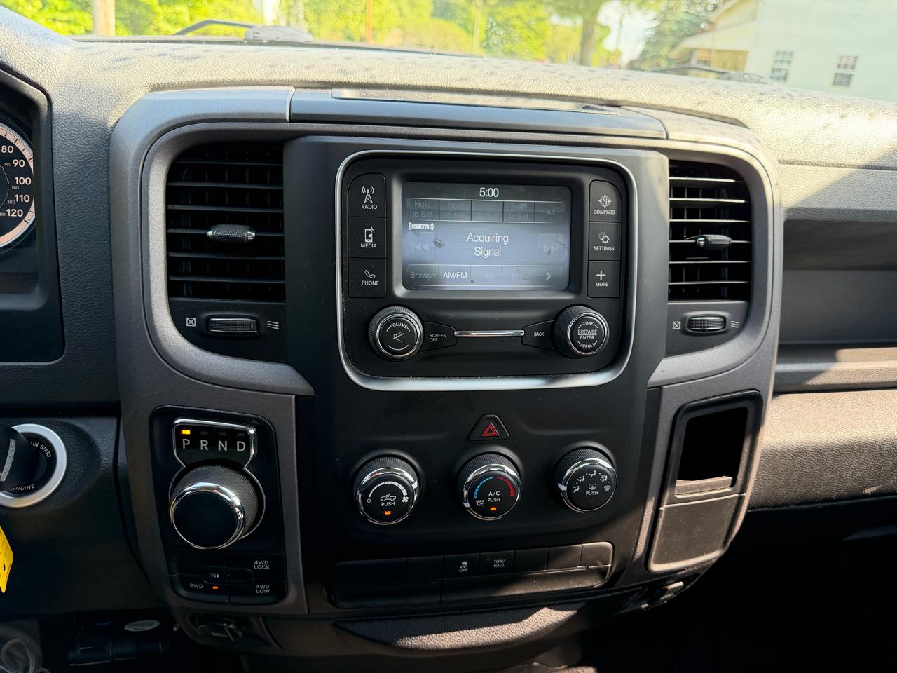 RAM 1500 Express 4x4 Regular Cab 6'4" Box 2017