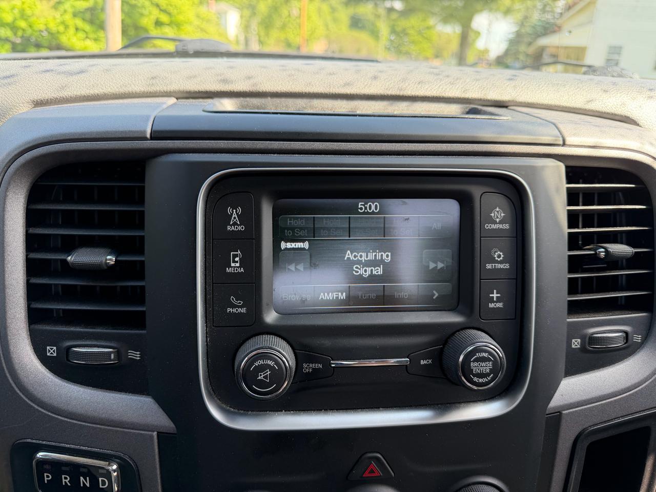 RAM 1500 Express 4x4 Regular Cab 6'4" Box 2017