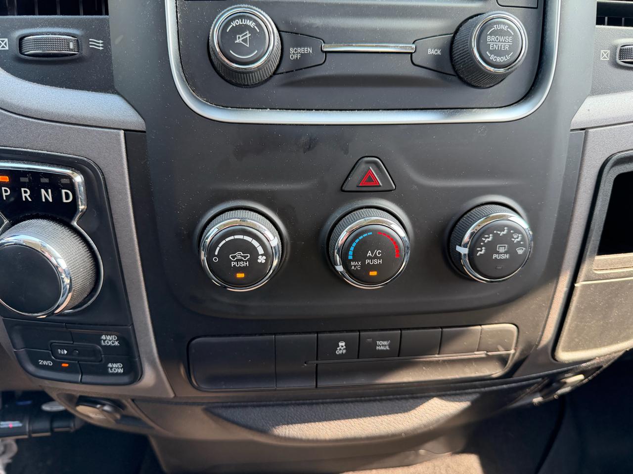 RAM 1500 Express 4x4 Regular Cab 6'4" Box 2017
