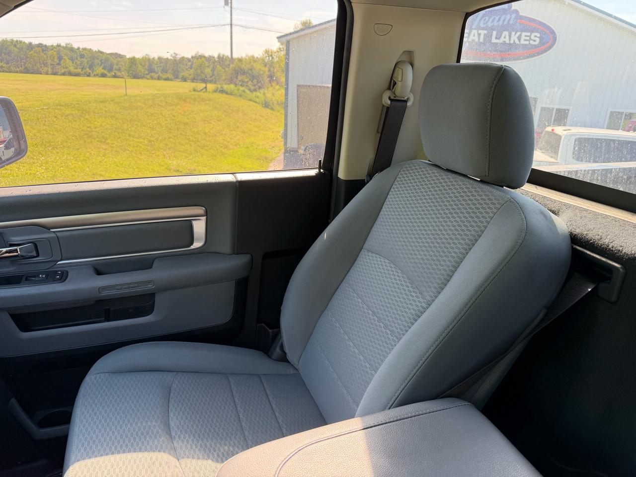 RAM 1500 Express 4x4 Regular Cab 6'4" Box 2017
