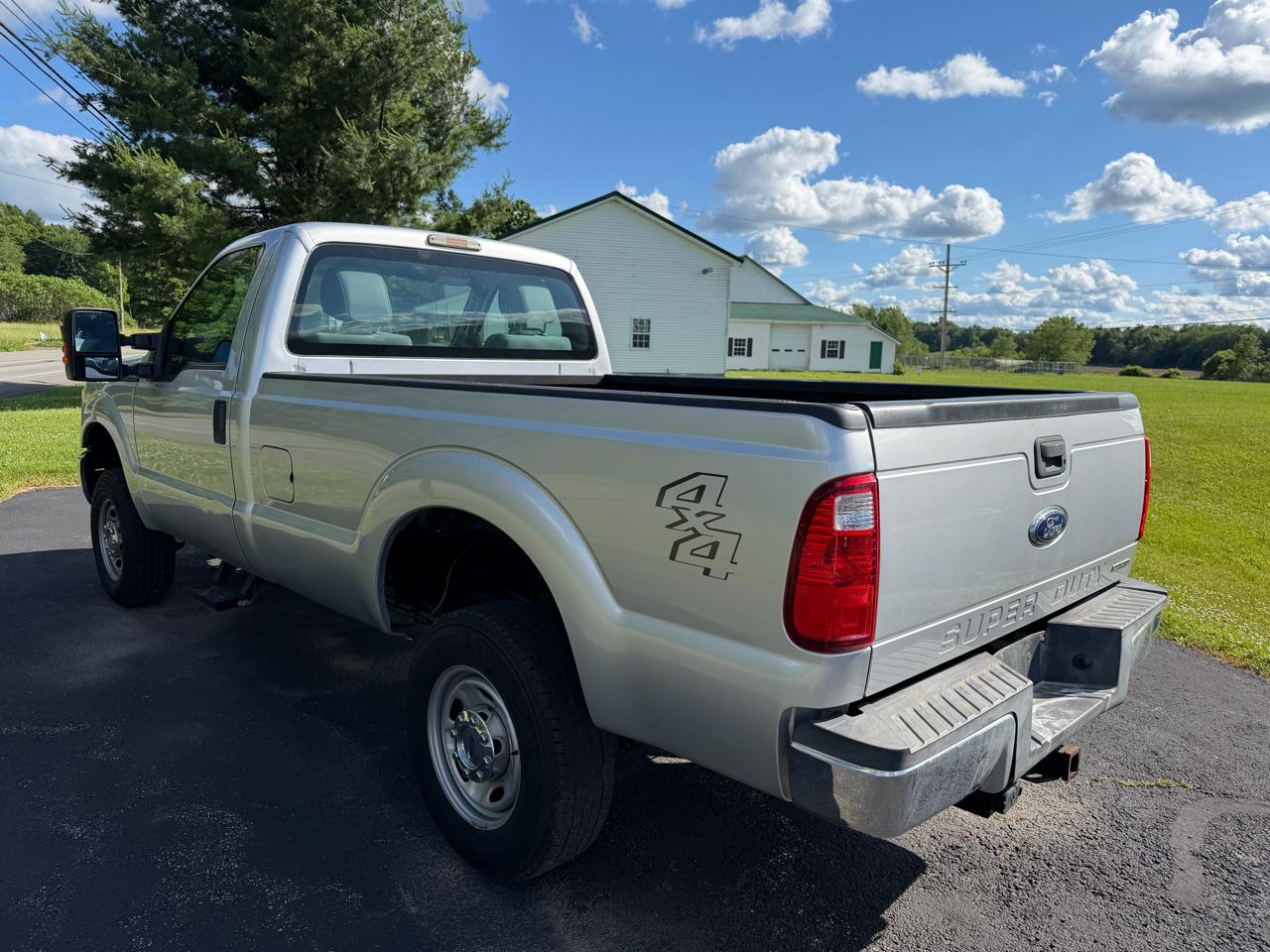 Ford Super Duty F-350 SRW 4WD Reg Cab 137" XLT 2016