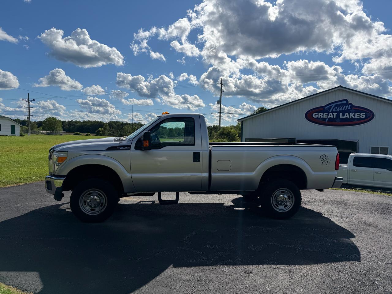 Ford Super Duty F-350 SRW 4WD Reg Cab 137" XLT 2016