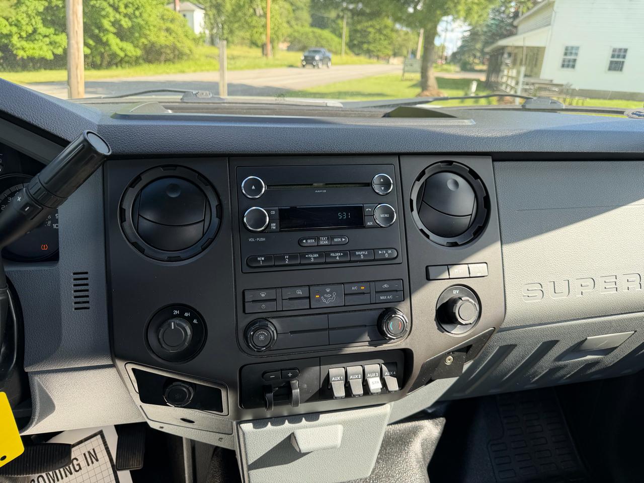 Ford Super Duty F-350 SRW 4WD Reg Cab 137" XLT 2016