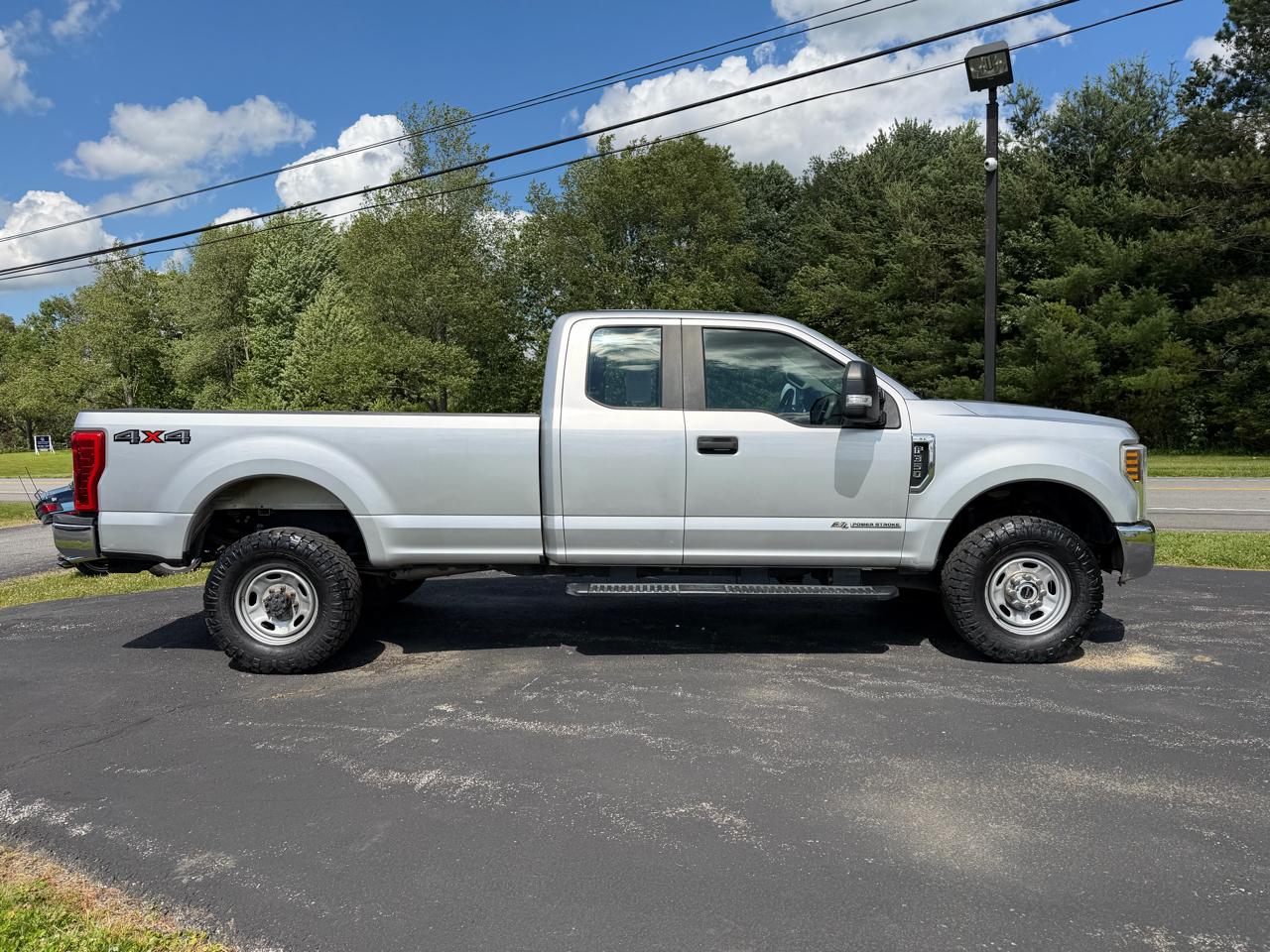Ford Super Duty F-350 SRW XL 4WD SuperCab 8' Box 2019